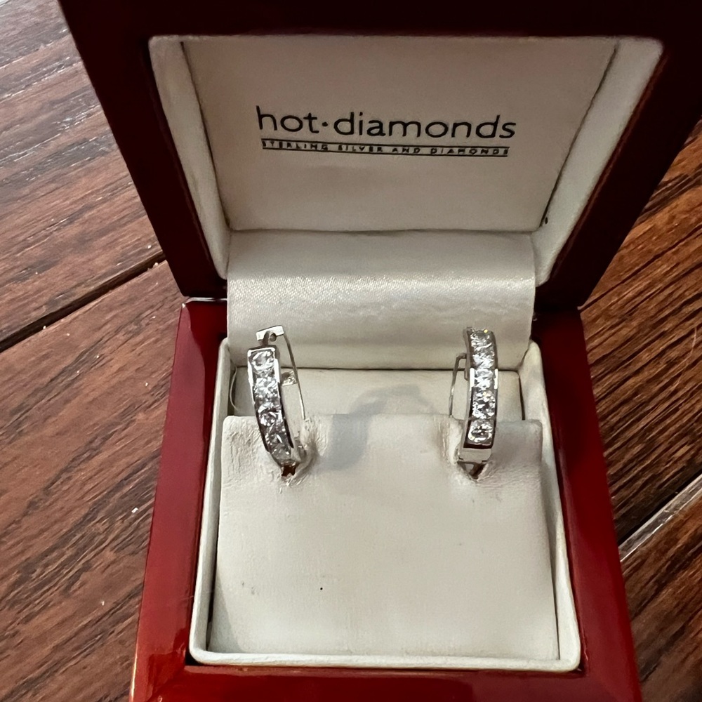 Women’s / Girls Sterling Silver Diamond Hoop Earrings. Perfect for any occasion.